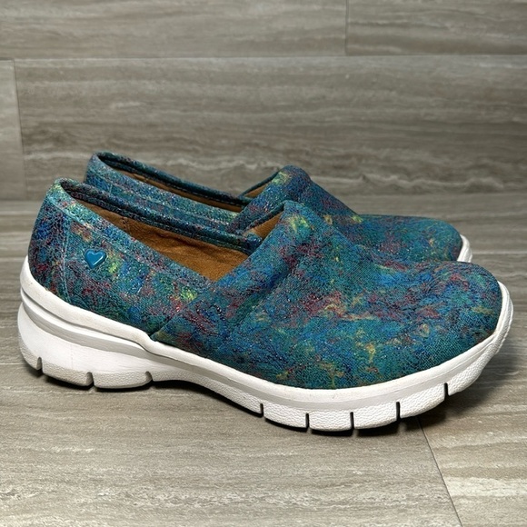Nurse Mates Pillow Top Libby Teal Tie Dye Slip On Shoes - Picture 1 of 11